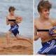 201011//thumb/1289333543-justin-bieber-at-the-beachjpg
